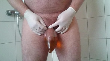 Geiles Spiel mit Pisse im Kondom ** Director's Cut **