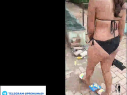 Smriti jain eating golgappa in bikni sare Full Video