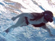 Roxalana Chech in scuba diving in the pool