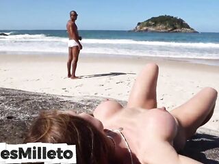 I took the sweetheart to a deserted beach, this babe was so mad with enjoyment that this babe ended up giving up her booty for me to put it in