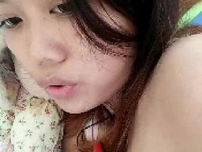 Camfrog filipina Rarikare shows and plays with pussy and boobs