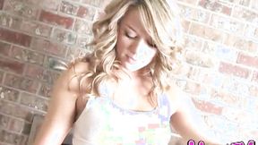 ”Hot blonde dripping wet as she soaks her shirt”