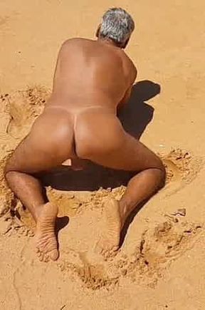 Ladysilva on the Beach Wanting to Fuck Her Hot Ass