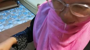 I was going to go out to Hari Raya but was punished by my husband. In the end, I didn't go.