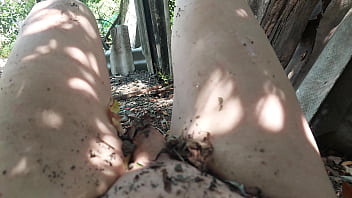 Cute Cumshots in the Garden: A Girly&#039_s Playtime