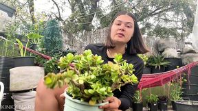 kinky mary – outdoor piss on the plant, strip and squat in the garden