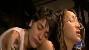 Lilith, Katsuni et un gode ceinture le d&eacute_but d'_une baise sensuelle