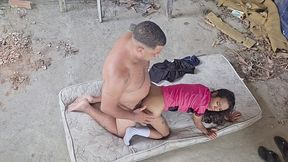 transei com a sapatao no colchao no terraco de casa