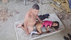 transei com a sapatao no colchao no terraco de casa