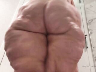 SSBBW Granny Butt Clap