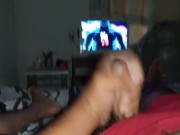 El inter se desestresa sobandose el bulto con el shorts hasta correrse