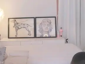 Japanese Beauty Reveals Slutty Clothes & Dances Sensually for Your Pleasure