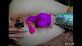 Ki-Sim fucks herself in two holes