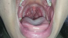 Close up extremo de mi uvula y garganta.