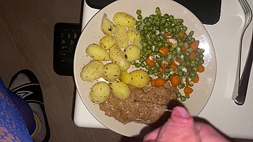 Master told me to serve myself an extra sauce with my chicken