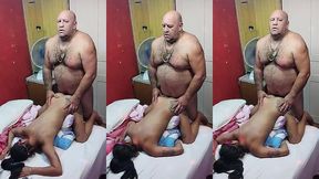 essa novinha gosta de trepar toda hora gosta de dar gostoso de quatro o coroa apenas obedece as novinhas