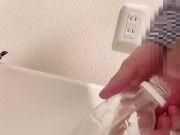 【ペットボトルおしっこ】横からおしっこで沢山ペットボトルに出すイケメン社会人