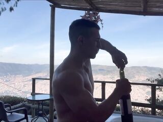 In the jacuzzi, touching my thick and hard rod for u I give u all my milk on your buns