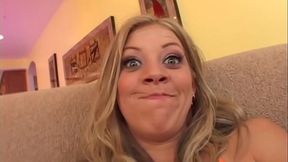 Deux filles qui ne marchent pas et les deux sodomies, car l'_homme jouit de bons moments parce que les deux ont besoin de sa bite ... amusez-vous