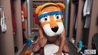 MEN - Shamu Azizam Pulls Off His Pants And Bends So Jake Preston Can Bury His Tongue Inside His Hole