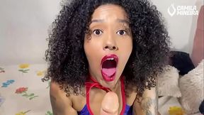 Na noite de Halloween, Chapeuzinho vermelho se masturba enquanto o Lobo mal est&aacute_ fora e tem um orgasmo que faz suas pernas tremerem