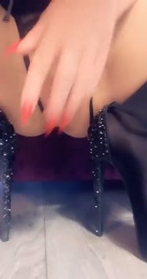 Close Up Squirting Pussy With Huge Labia