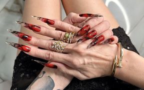 New Hot Color Long Nails, Claws, Long Flexible Fingers Wide Palms, Skin Scratching, Red Lipstick