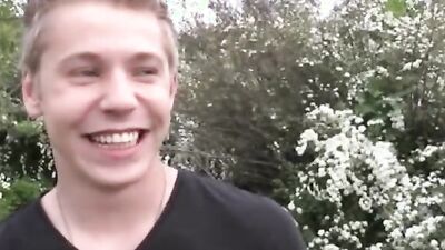 Czech twink gives a handjob in the park to earn some money