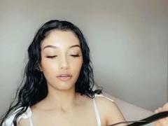 Masturbating solo babe loves her toys