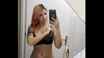 Novinha se exibindo