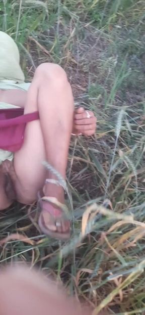 Unforgettable moment from &quot;Desi beautiful sister-in-law is rubbing her ass in the wheat field Tormenting her brother-in-law&quot;