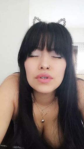HOT LATINA TOUCHING HERSELF HAS VIDEO CALL WITH NEIGHBOR