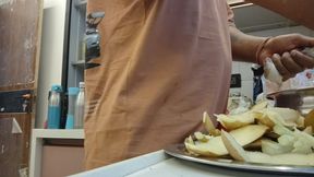 Kitchen mein khana banate hue land khada ho gaya now&#039; se message