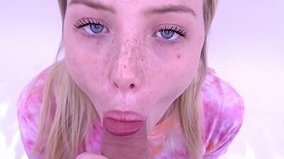 Teenie shows freckles in front of a cock at audition