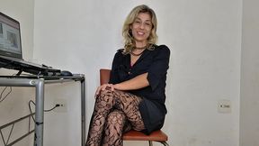 boss milf fisting her ass pussy and mouth and piss drinking at the office