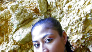 Schwarze Amateurin mit großen Titten wird anal gefickt