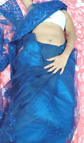 Bhojpuri aunty pussy show in the saree to boyfriend