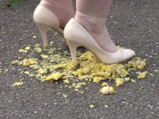 Crush-fetish. Thick legs in heels crushed the corn mercilessly.