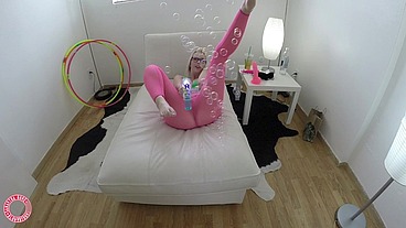 Dancing Samantha Rone Slides That Dildo Inside Her Plump Pussy!
