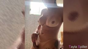 tomando banho gostoso e deixando o celular gravando minha ducha gostosa