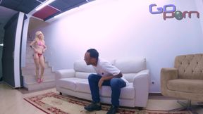 The Naughty Girl Always Wanted to Give It to the Cocky Guy, with No One at Home, She Sat on the Giant Cock