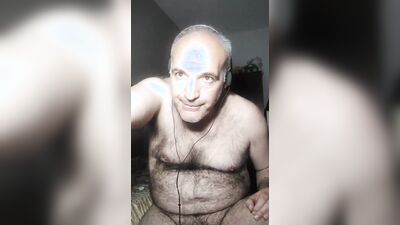 Long private show with final cumshot A hot show where I wank my big cock with pleasure.