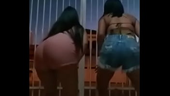 Novinhas dancando em Bras&iacute_lia