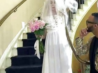 New bride gets a blowjob from hubby