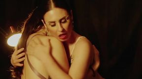 EMME WHITE E NITTIE MOSTRANDO COMO SE FAZ SEXO L&Eacute_SBICO AO ESTILO CANCERIANO