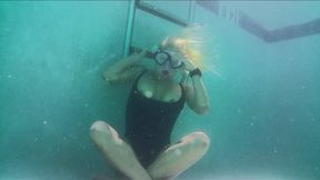 LONG BREATHOLD PRACTICE underwater in Snorkel mask with bonus Blowing Bubbles and swimming