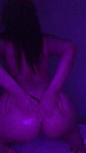 Thick Colombian shakes her big ass