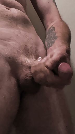 Masturbating and cumshot from my big dick