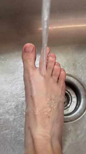 Wet Feet, Wicked Fantasies 💦 👣