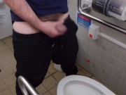 トイレでおしっこして排尿しながら放尿②大量射精アップ動画あり